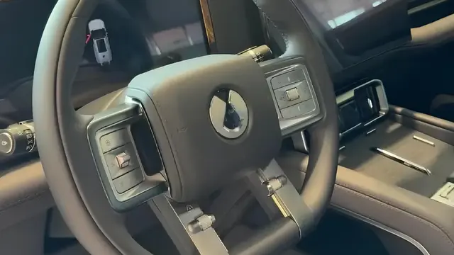 Interior Denza B8 SUV (Shouxi Guanzhu)