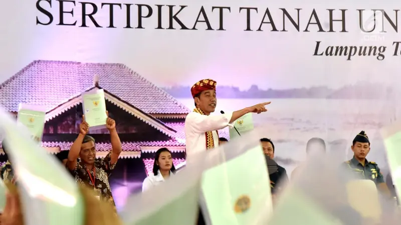 Jokowi Serahkan Langsung 1.300 Sertifikat di Lampung Tengah