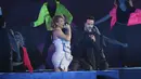 Penyanyi Puerto Rico Luis Fonsi tampil selama Upacara Pembukaan untuk Pan American Games 2019 di Estadio Nacional, Lima, Peru (26/7/2019). Pan American Games XVIII diadakan dari 26 Juli hingga 11 Agustus 2019. (AP Photo/Fernando Vergara)