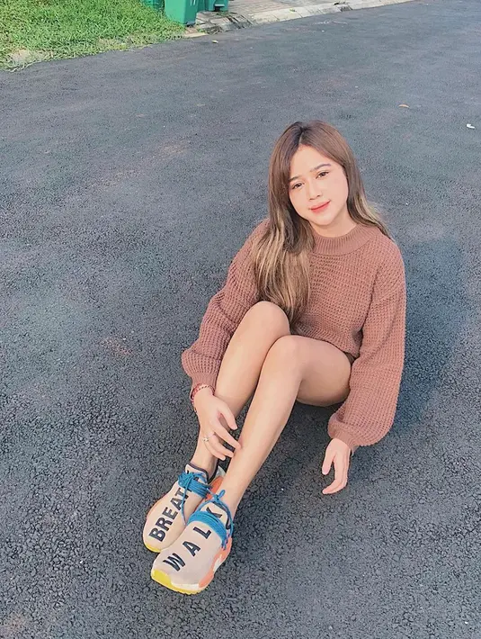 Mengingat Brisia Jodie memiliki identitas suara yang khas, untuk albumnya sendiri pun bergenre pop ballad. Tiga lagu baru terdapat di dalam album tersebut, di antaranya ‘Cinta Kau Dimana, Ingin Memilikimu dan Bimbang’. (Instagram/brisiajodie96)