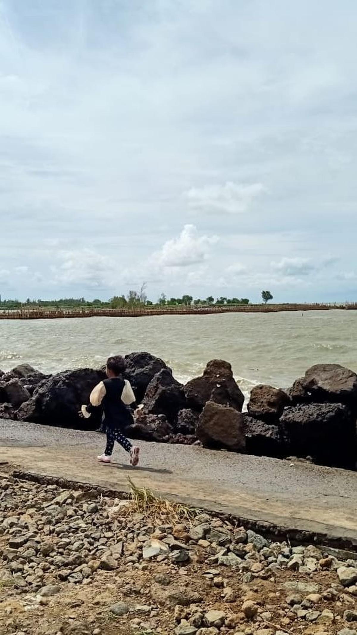 5.	Pantai Marina