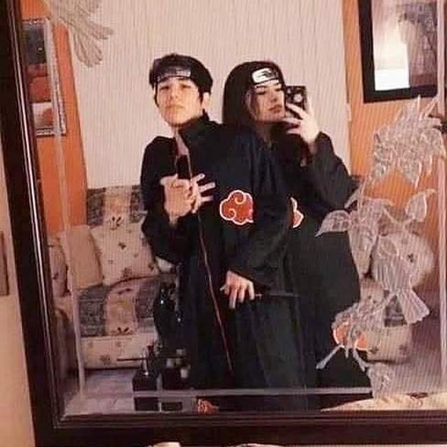 5 Potret Orang Pacaran Sambil Cosplay Ini Bikin Curi Perhatian