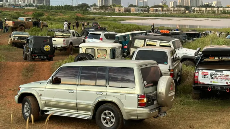 Ngabuburit offroad Jakarta dipadati ratusan mobil SUV (ist)