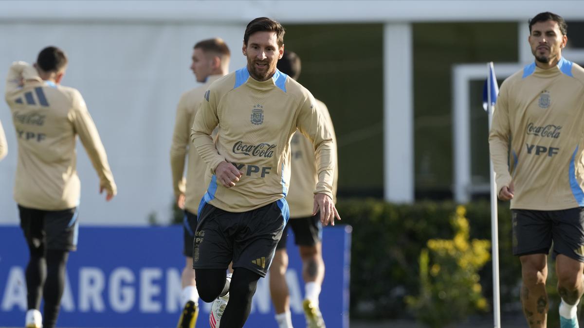 Persaingan Panas Kualifikasi Piala Dunia 2026 Zona Amerika Selatan: Messi Kembali Bela Argentina, Ancelotti Debut Bersama Brasil