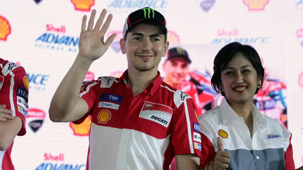 Berbaju Ducati, Jorge Lorenzo Sapa Jakarta