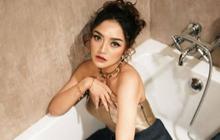 Dipuji Cantik, 8 Foto Pemotretan Siti Badriah di Bathup dan Gayanya Sangat Berkelas Sekali