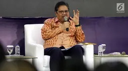 Ketua Umum Partai Golkar Airlangga Hartarto memberikan paparan dalam acara Dialog Refleksi Akhir Masa Jabatan Anggota MPR, DPR, dan DPD RI di Kompleks Parlemen, Jakarta, Selasa (10/9/2019). Dialog membahas capaian kinerja DPR, MPR, dan DPD periode 2014-2019. (Liputan6.com/JohanTallo)