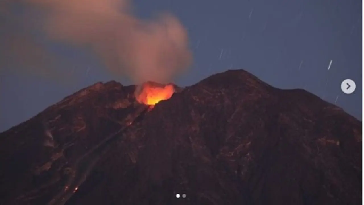 Semeru kembali mengeluarkan guguran awan panas. (Humas Pemprov Jatim)