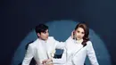 Callista Arum mengenakan beberapa aksesori seperti anting dan cincin mutiara. Sementara Cinta Brian pakai jam tangan sebagai aksesorinya. Berpose menatap dan memegang rambut sang pacar, Cinta Brian dan Callista Arum romantis hingga sukses bikin netizen ikut baper. Sedari go public setahun lalu selalu romantis, pasangan ini muda ini didoakan langgeng sampai pelaminan. (Liputan6.com/IG/@callistarum)