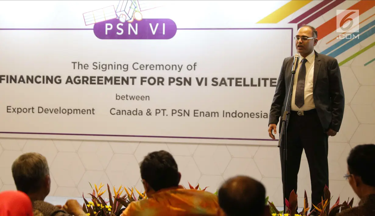 Infrastructure Project Finance at Export Development Canada (EDC) Tushar Handiekar memberi sambutan saat Penandatangan Perjanjian Pembiayaan Satelit PSN VI antara PT PSN dan EDC di Jakarta, Selasa (5/12). (Liputan6.com/Faizal Fanani)