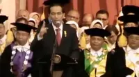 Presiden Jokowi memberi kuliah umum dalam peringatan ulang tahun UNS. Selain itu, polisi menangkap 3 orang pengedar narkoba.