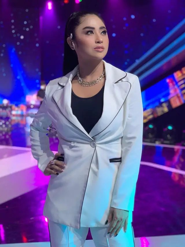 Dewi Perssik. (Foto: Instagram @dewiperssikreal)