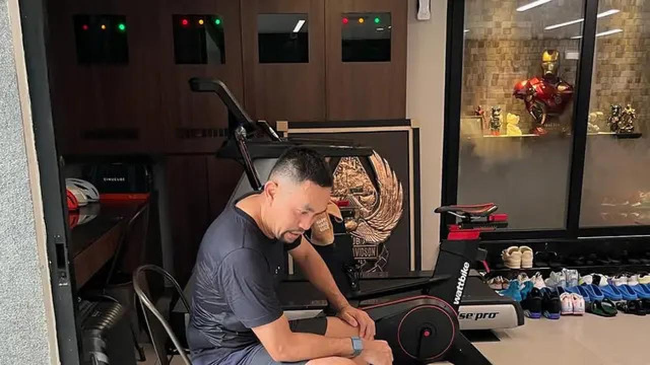 6 Foto Ahmad Sahroni dengan Patung Iron Man Kesayangan yang Dijarah Massa