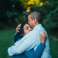 Ilustrasi mimpi dipeluk orang yang sudah meninggal/Copyright unsplash/Gus Moretta