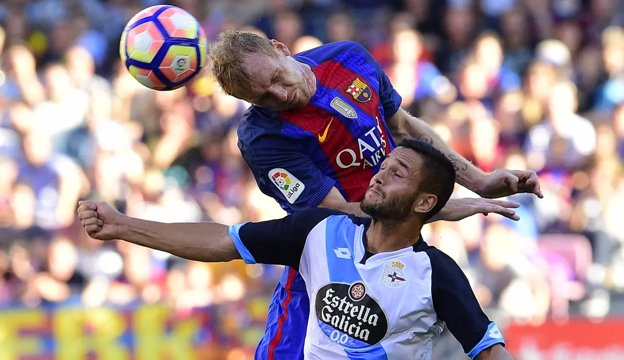 1. Jeremy Mathieu - Selama ini dirinya hanya menjadi pelapis dari Gerard Pique dan Javier Mascherano. Performa yang tak maksimal membuat posisinya terancam. (AFP/Lluis Gene)