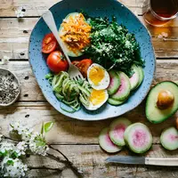 Menu di usia 40 tahun untuk menjaga vitalitas dan stamina tubuh (Foto: Brooke Lark/Unsplash)