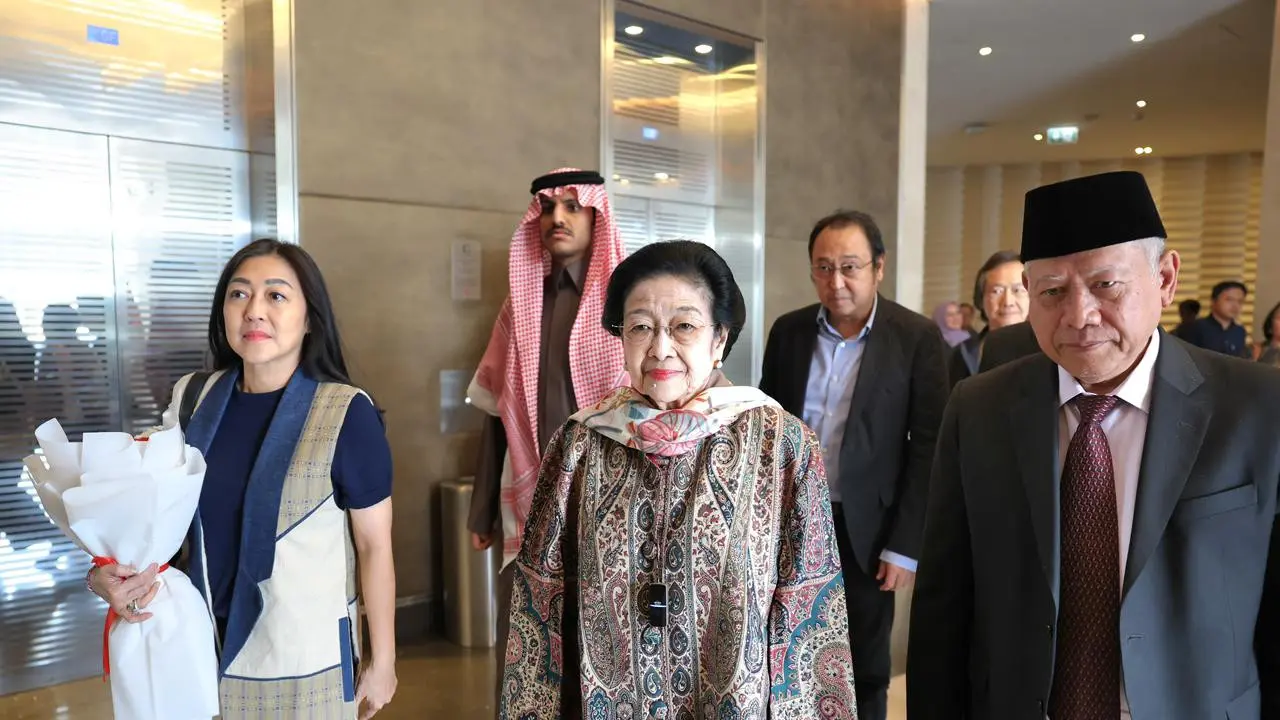 Presiden Kelima RI yang juga Ketua Umum DPP PDI Perjuangan Megawati Soekarnoputri tiba di Riyadh, Arab Saudi, Minggu (8/2/2026) siang waktu setempat (Istimewa)