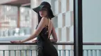 Vicy Melanie memang dikenal modis dan ahli berpose di depan kamera. Dirinya kerap digaet menjadi model majalah, pakaian, hingga kecantikan. Tak heran, Kevin Aprilio jatuh hati dengannya. Kevin melamar Vicy Melanie di hamparan salju di Korea pada Januari 2019 lalu. (Liputan6.com/IG/@vicymelanie)