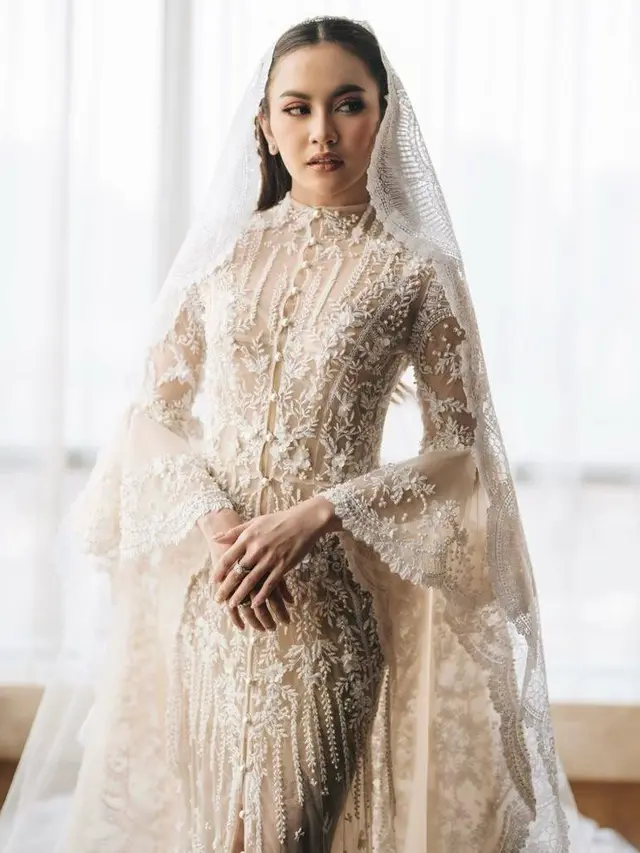 Potret 3 Bridal Robe Mewah Mahalini yang Secantik Gaun Pernikahannya, Dirancang Desainer Tanah Air