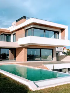 Ilustrasi rumah yang ramah lingkungan./copyright unsplash/Ярослав Алексеенко