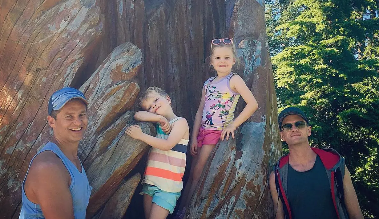 Sementara itu Neil Patrick Harris dan David Burtka pun sibuk memastikan bahwa kedua anak mereka belajar setiap harinya. (instagram/nph)