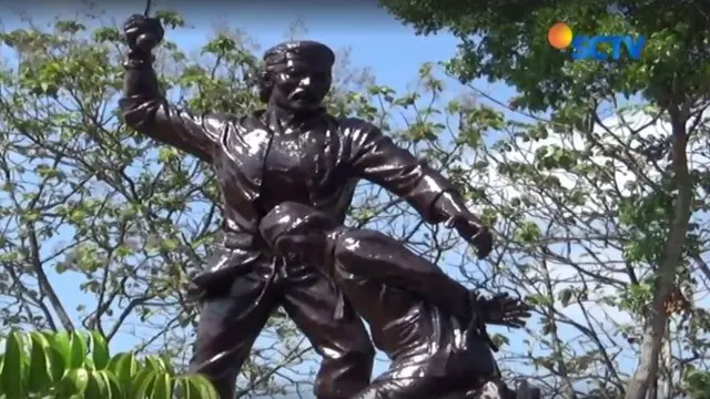Selain relief, Monumen Kresek juga terdiri dari beberapa patung yang semuanya menggambarkan kekejaman PKI pimpinan Muso.