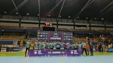 Potret tim putra STIES Mitra Karya Bekasi sebagai juara Liga Voli Mahasiswa Seri Jakarta 2026 di GOR Pertamina Simprug, Sabtu (31/10/2026). (Liputan6.com/Deniz Akbar)