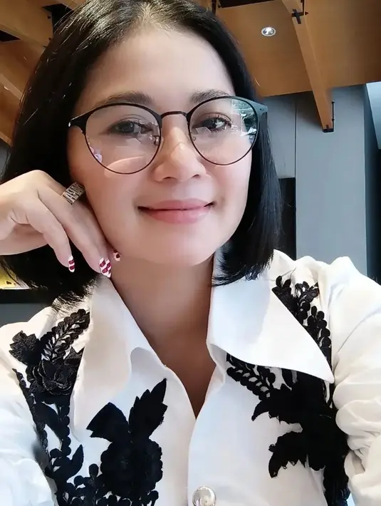 <p>Tiara Marleen juga pernah dihujat karena memaki netizen yang menolak comeback-nya Saipul Jamil. (FOTO: instagram.com/tiara_marleen1)</p>