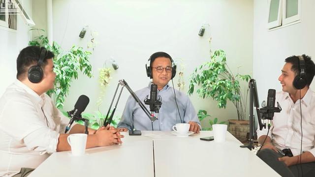 Gubernur DKI Jakarta Anies Baswedan saat menghadiri Podcast di Kanal Youtube Total Politik. (Istimewa)