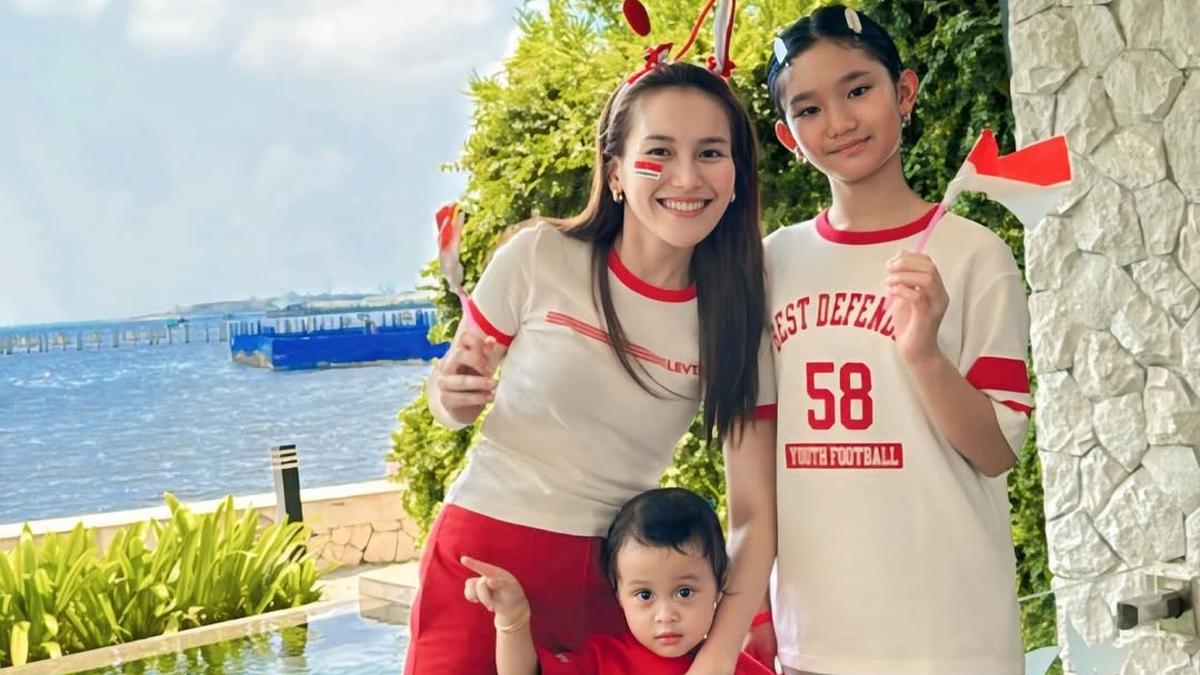 Gaya Santai Ayu Ting Ting Rayakan HUT ke-80 RI, Liburan Bareng Keluarga di Vila Tepi Pantai