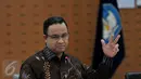 Menteri Pendidikan dan Kebudayaan Anies Baswedan memberi keterangan pers terkait satu tahun kempemimpinannya, Jakarta, (19/10/2015). Ia mengatakan masalah dunia pendidikan terlalu banyak dan tidak selesai dalam waktu satu tahun. (Liputan6.com/JohanTallo)