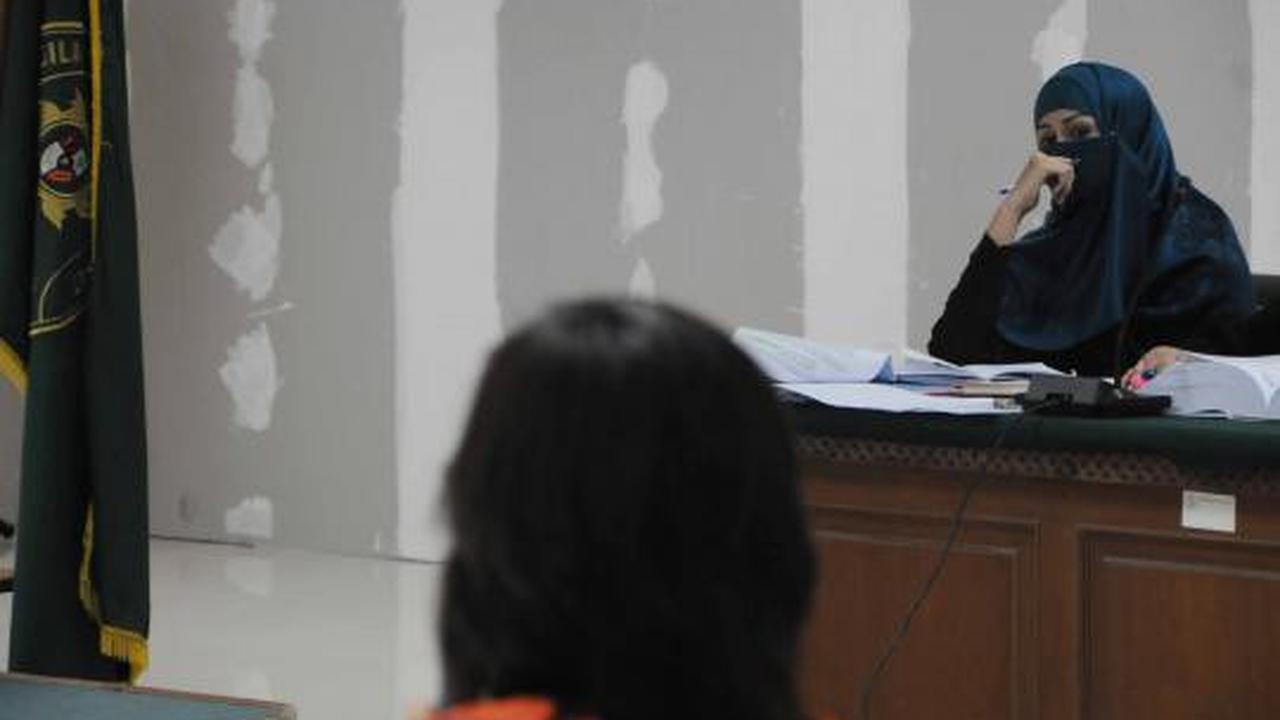 Rosa bersaksi di sidang lanjutan Neneng Sri Wahyuni
