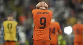 Reaksi penyerang Belanda Wout Weghorst seusai kalah dari Inggris pada laga semifinal Euro 2024 di Signal Iduna Park, Kamis (11/7/2024). (AP Photo/Darko Vojinovic)