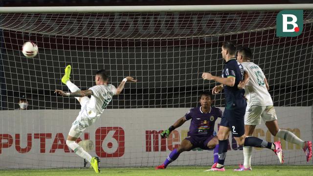 FOTO: PS Sleman Kontra Persib Bandung Masih Imbang 0-0 di babak Pertama - Velez Nicolas Leandro