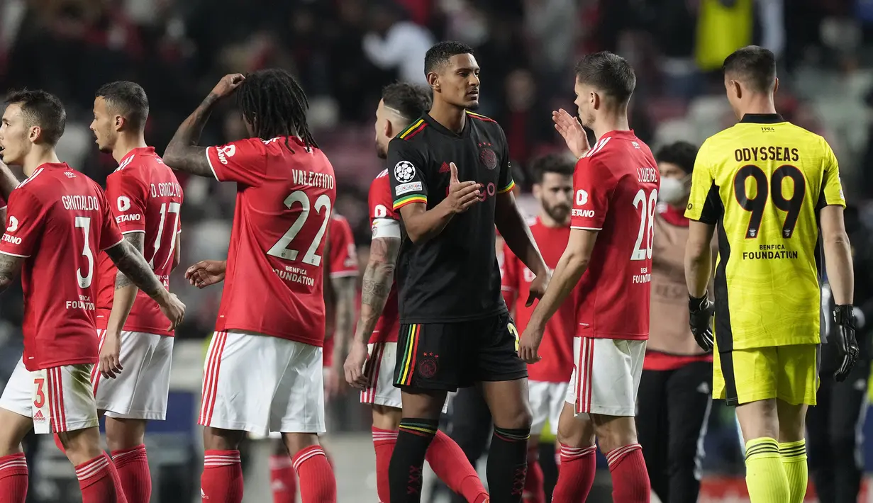 Laga akan ditentukan di leg kedua yang berlangsung di Johan Cruyff Arena. Sementara itu, gol Sebastien Haller membuatnya menjadi pemimpin sementara daftar top skor di Liga Champions 2021/2022 dengan jumlah 11 gol. (AP/Armando Franca)