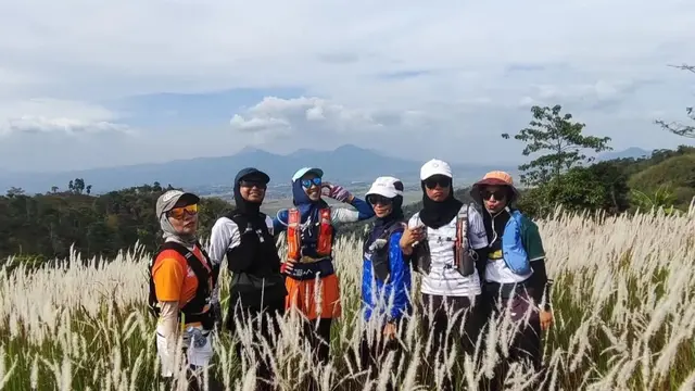 Pendaki Gunung Pipisan di Bandung Jawa Barat