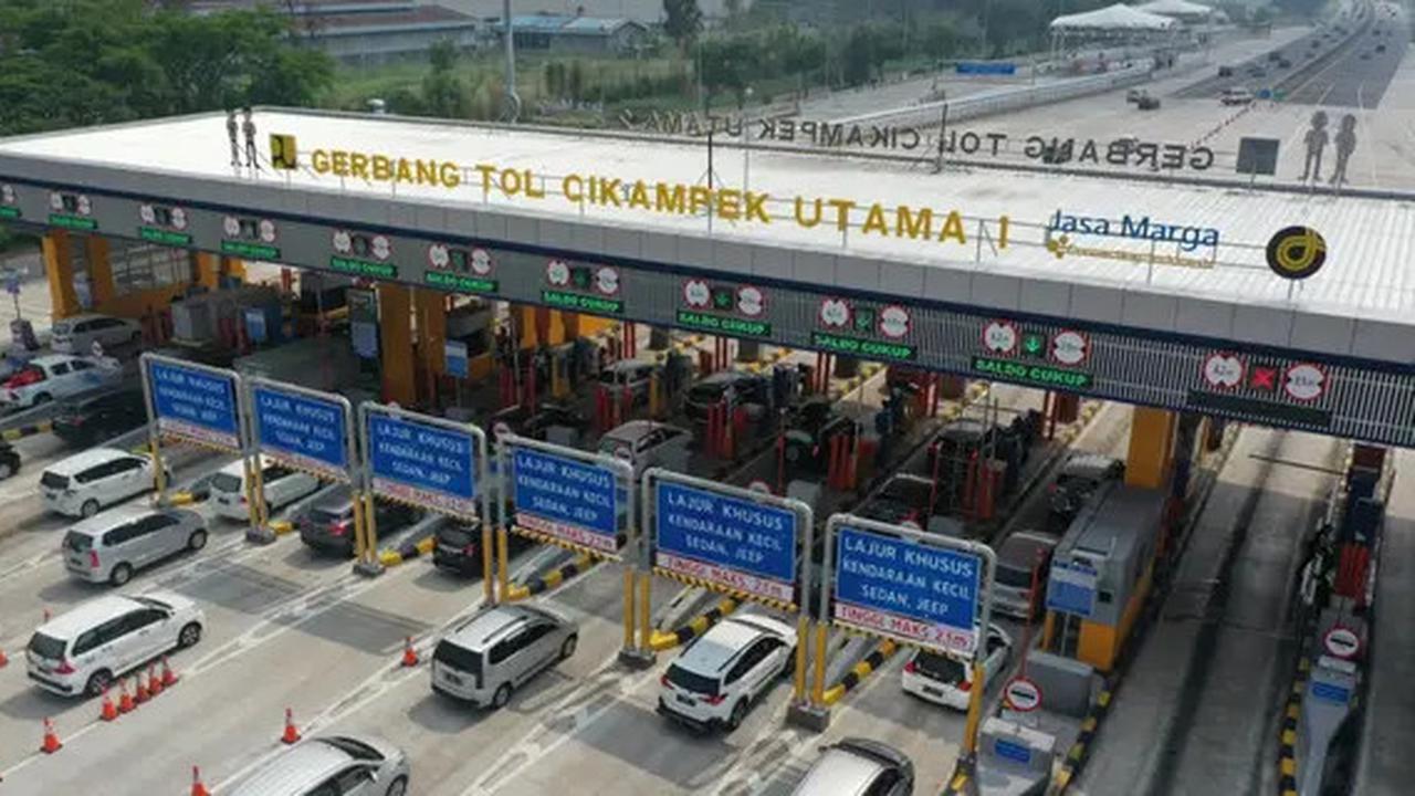 Lalu Lintas Melonjak di Sejumlah Gerbang Tol Trans Jawa di H-3 Nataru, Ada Kenaikan Capai 61 Persen
