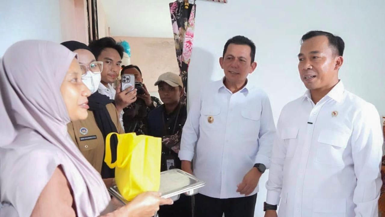 FOTO: Menteri Wihaji Tinjau Program Gizi dan Keluarga Sehat di Kepulauan Riau