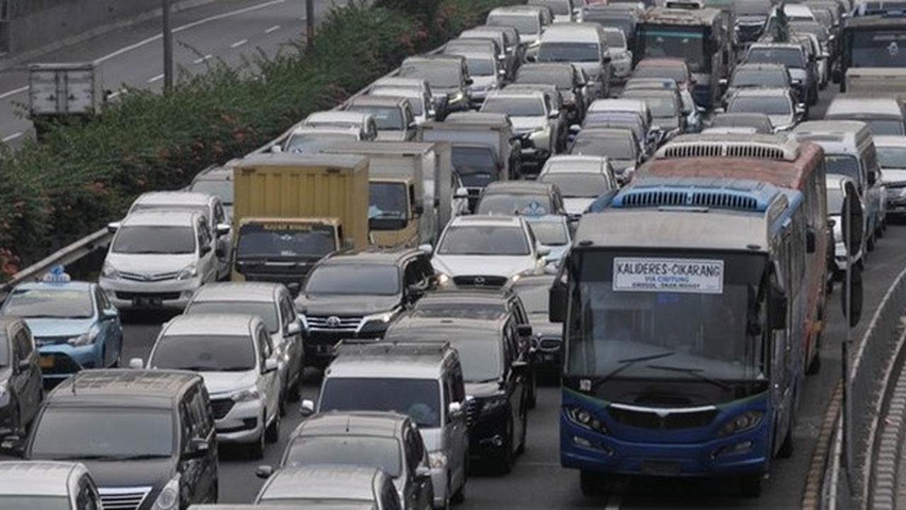 Kepadatan lalu lintas Jakarta. ©2018 Merdeka.com/Iqbal S Nugroho