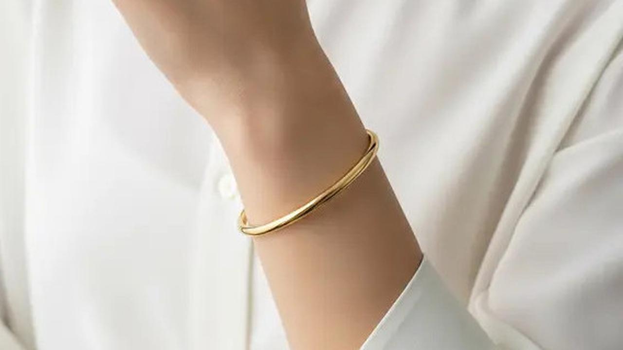 Benarkah Gelang Emas 24 Karat Mudah Tergores? Ketahui Sifat dan Cara Merawatnya