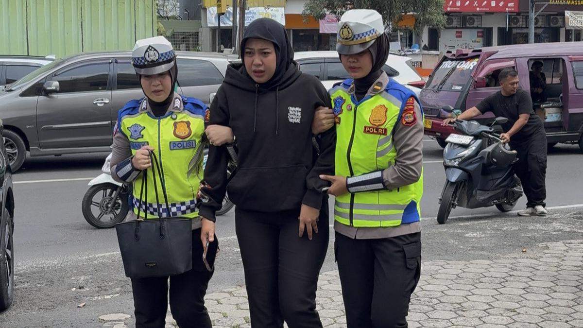 Di Balik Sirine dan Air Mata, Sehari Bersama Polwan Satlantas Penjaga Kota Bandar Lampung