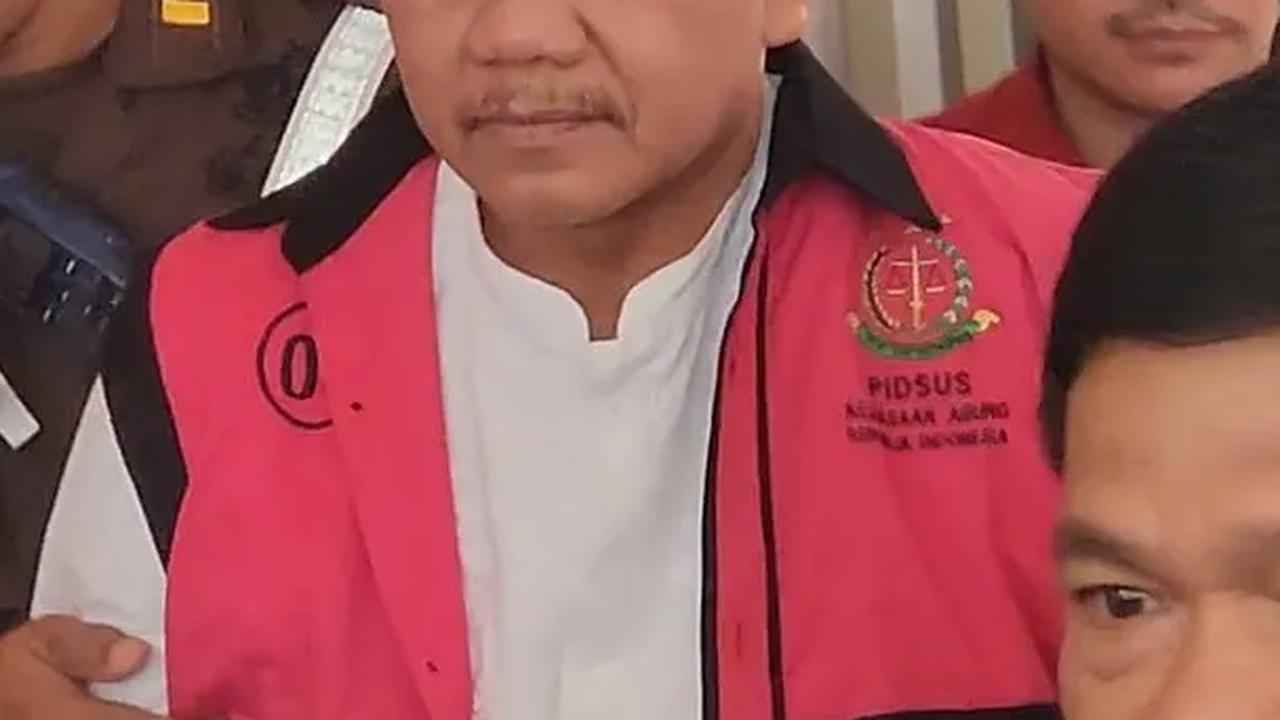 VIDEO: Achsanul Qosasi Tersangka Kasus BTS, Kejagung Sebut Diduga Terima Rp40 Miliar
