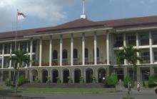 Rektor UGM pertama yang bukan Jawa