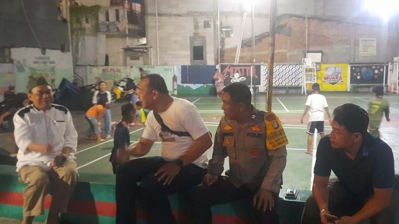 Polisi dan Suku Dinas Ketahanan Pangan Kelautan dan Pertanian (KPKP) berkordinasi menunggu hasil laboratorium sample salah satu kucing mati.