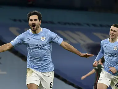Gelandang Manchester City, Ilkay Gundogan berselebrasi usai mencetak gol ke gawang Tottenham Hotspur pada pertandingan lanjutan Liga Inggris di Stadion Etihad, Manchester, Inggris, Minggu (14/2/2021). Gundogan mencetak dua gol dan mengantar City menang telak atas Tottenham 3-0. (AP Photo/Rui Vieira)