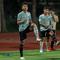Kapten Timnas Indonesia U-16, I Putu Panji Apriawan, saat menjalani sesi latihan terakhir di Stadion UNS, Solo, Minggu (39/6/2024), jelang laga semifinal Piala AFF U-16 2024. (Bola.com/Radifa Arsa)