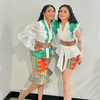 Berkat lagu &lsquo;Cikini Gondangdia&rsquo; viral di media sosial Tiktok, Duo Anggrek yang beranggotakan dua orang, yakni Devay dan Putri mulai kebanjiran job. [Foto: IG/duoanggrekofficial].