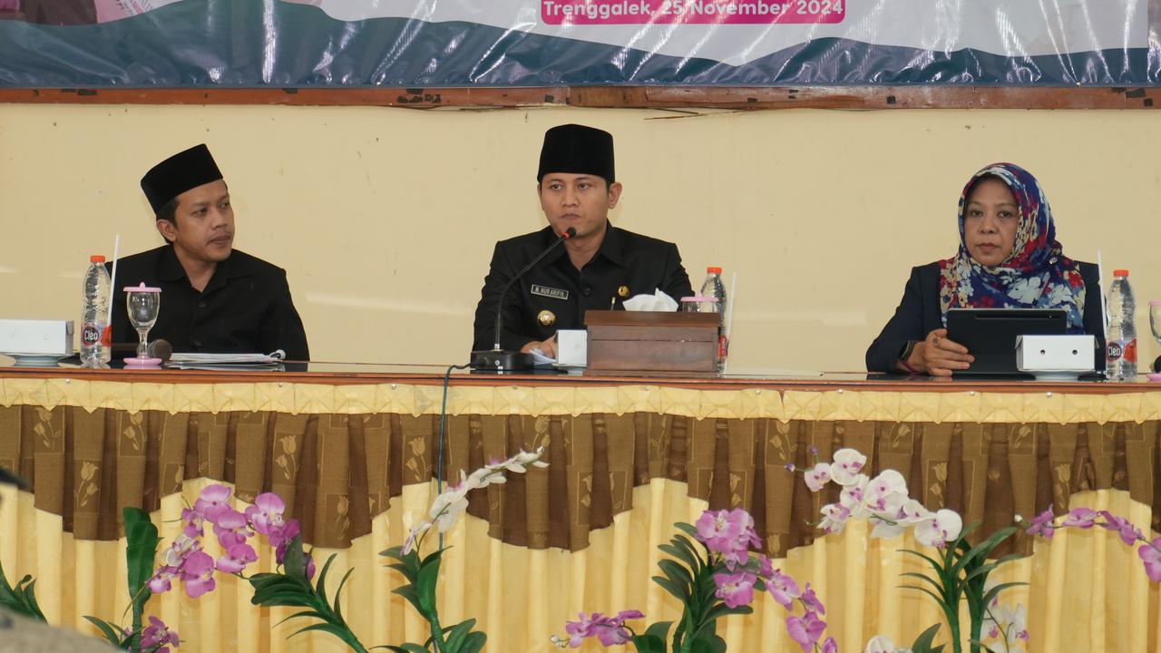 Bupati Mochamad Nur Arifin Saat Rakor Capaian Kinerja Penurunan Kemiskinan Kabupaten Trenggalek tahun 2024