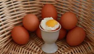 Cara Membuat Telur Setengah Matang yang Sempurna, Lengkap dengan Tips Anti Gagal
