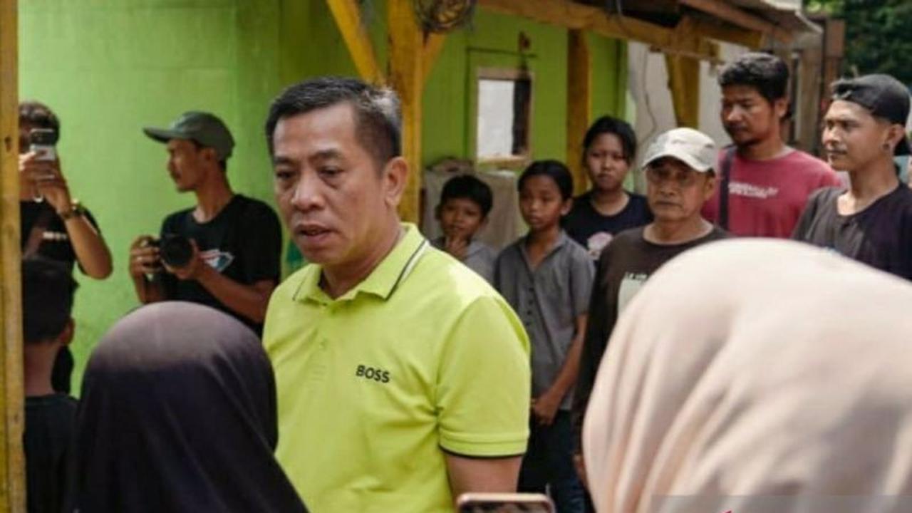 Tragis: Kakek 70 Tahun Terjebak dalam Kebakaran Karawang, Bupati Aep Beri Dukungan Moral